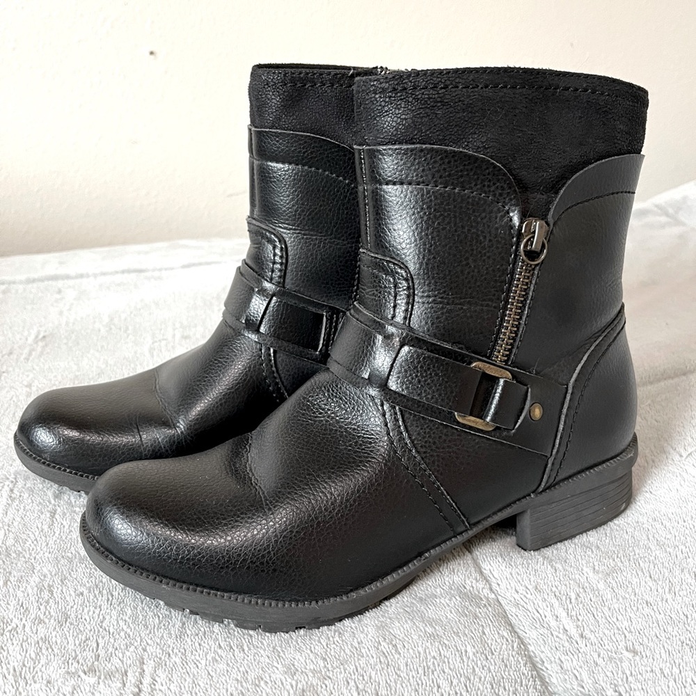 CLARKS boots size 8.5.